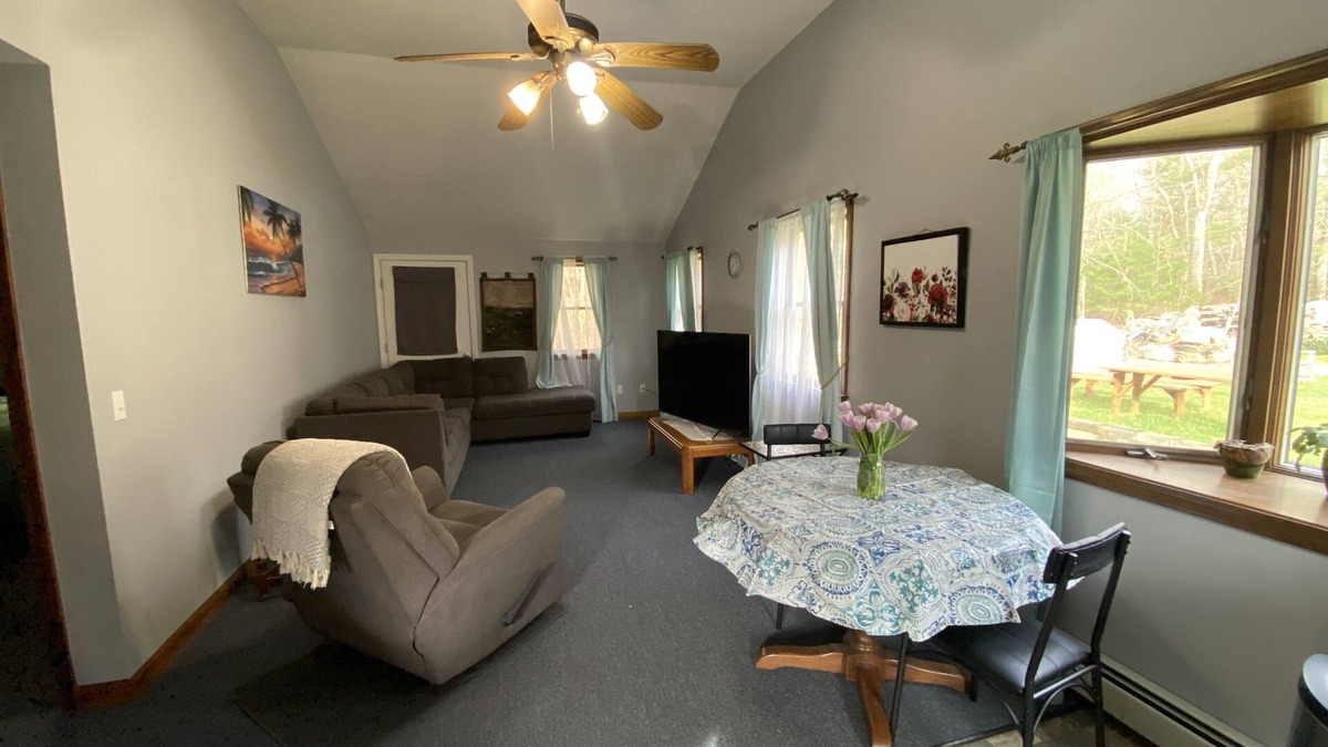 Charlestown Apartment | Wakefield one bedroom apartment- 5 minutes to the beach!