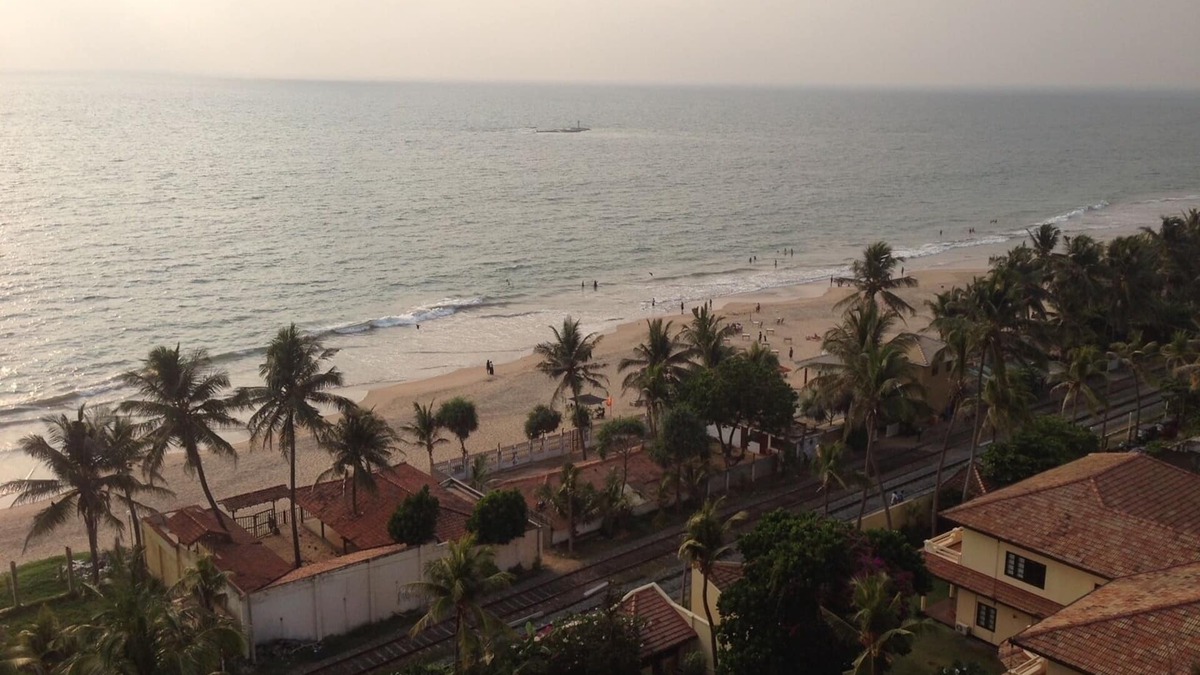 Mount Lavinia Apartment | WAKEUP OR LOOKOUT TO THE SEA VIEW IN THIS AIRCON ALL MODCON APARTMENT