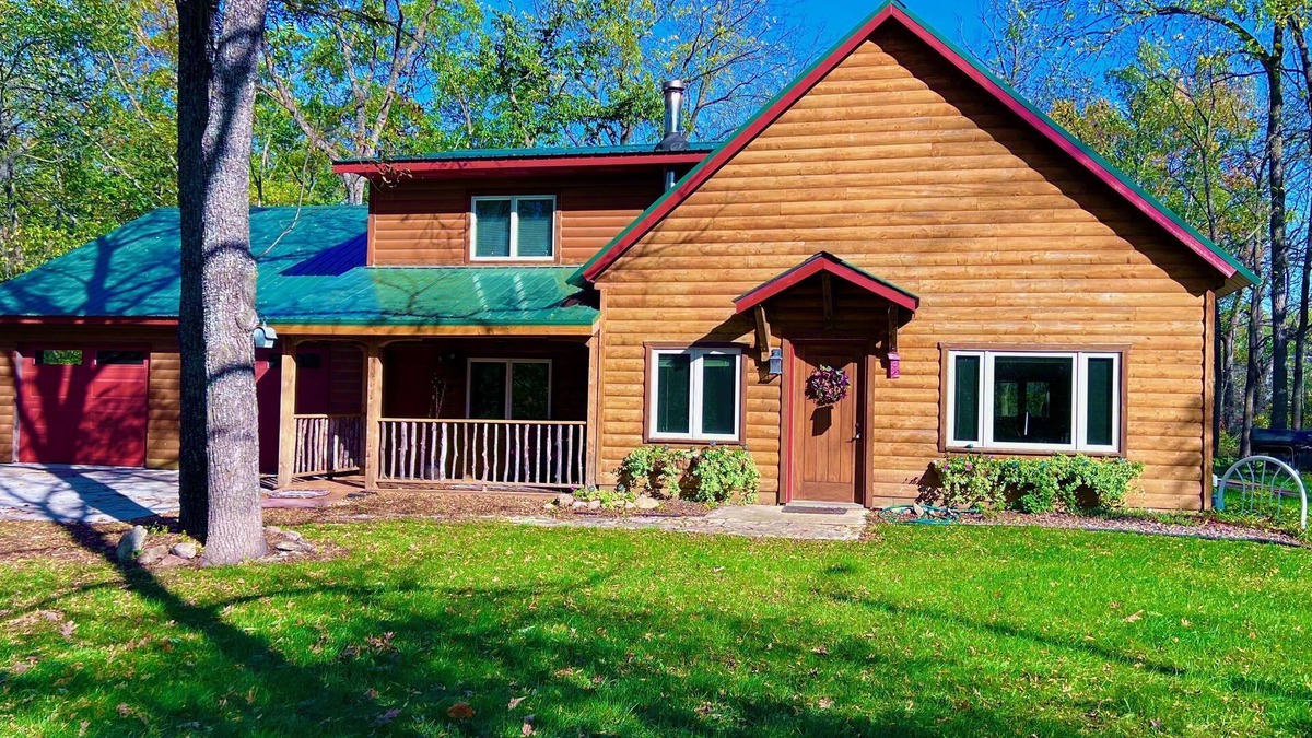 Stewartville House | "Walden Pond" Adventure Amidst 44 Private Acres