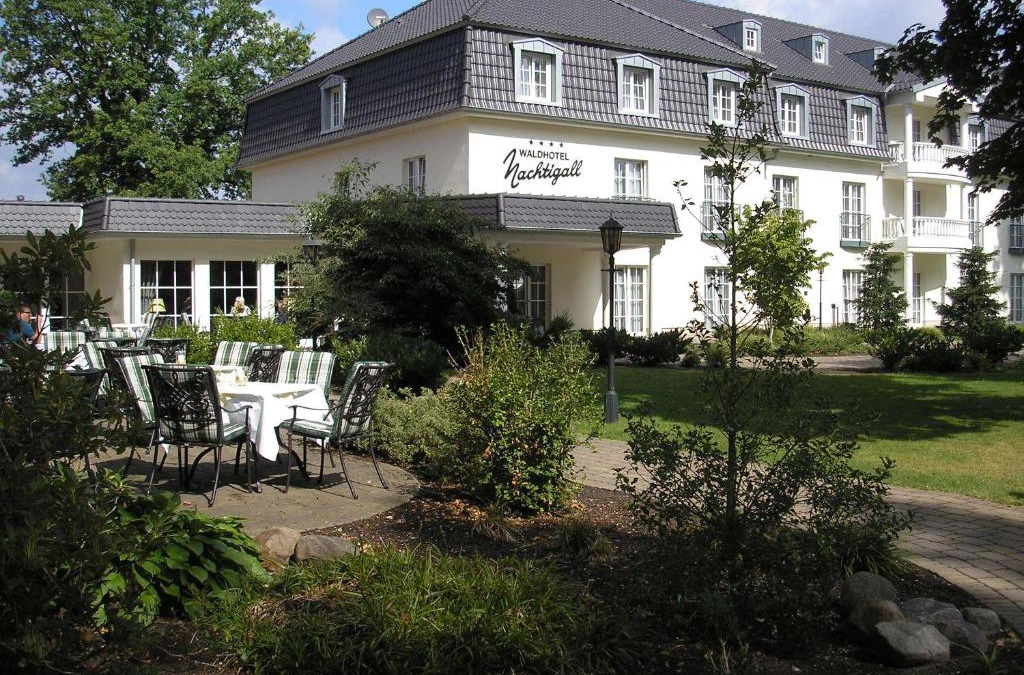 Schloß Neuhaus Hotel | Waldhotel Nachtigall
