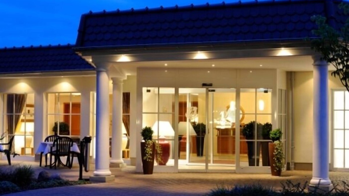 Schloß Neuhaus Hotel | Waldhotel Nachtigall