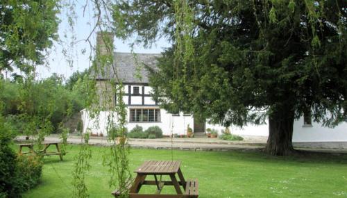 Brampton Bryan Bed & Breakfast | Walford Court