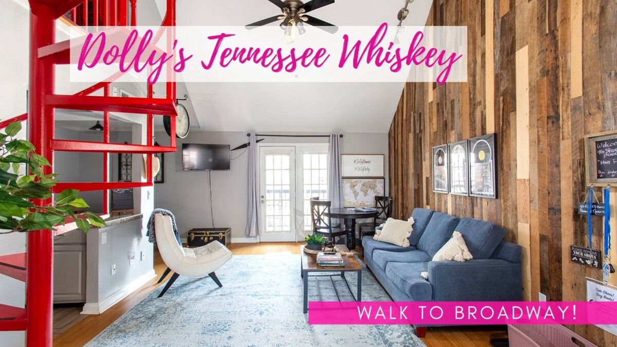 Rutledge Hill Condo | Walk 2 Broadway Balcony & Parking