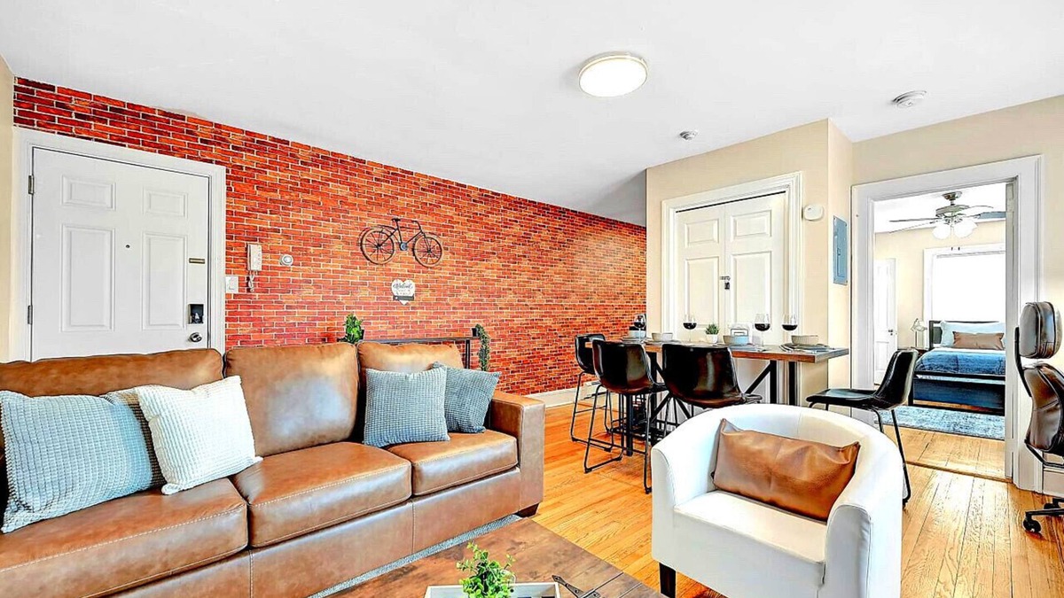 Princeton Apartment | WALK 2 University/FREE Parking/Standing Desk