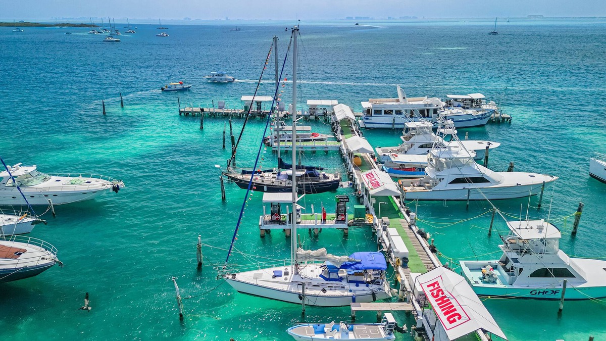 Salina Grande Boat Rental | Walk barefoot to beach! Private en-suite bath, AC