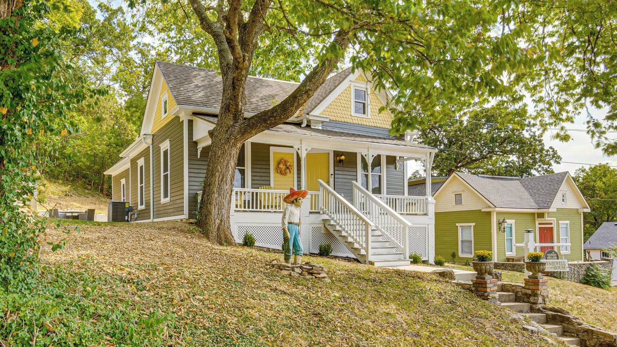 Excelsior Springs House | Walk Downtown: Historic Home in Excelsior Springs