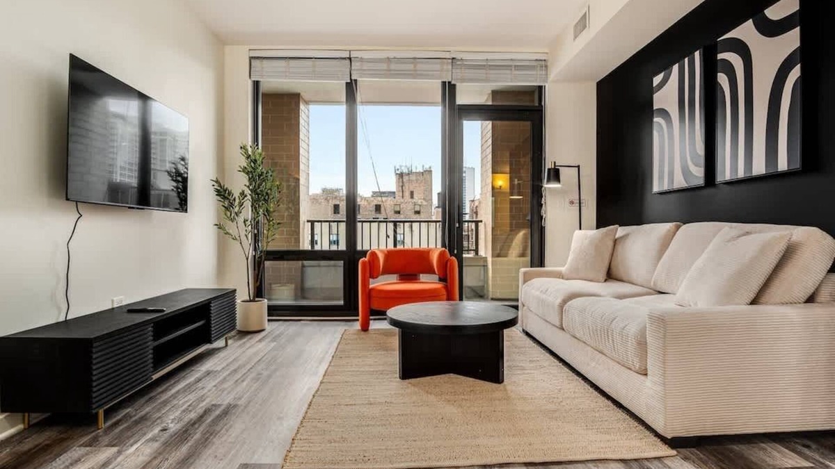 Killgubbin Apartment | Walk Everywhere! 5 mins to Magnificent Mile, River