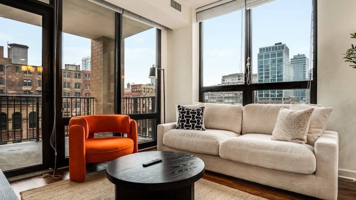 Killgubbin Apartment | Walk Everywhere! 5 mins to Magnificent Mile, River
