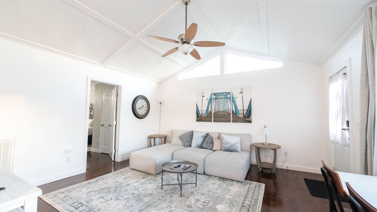 Northside House | WALK EVERYWHERE in North Chat! -VIEWS- 2 KING Beds