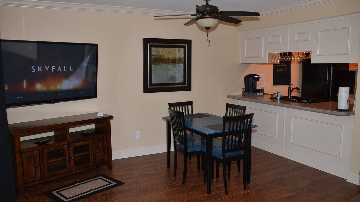 Table Rock Condo | Walk In Level - Beautiful/Clean/Recently Remodeled 1BD/1BA at Pointe Royale