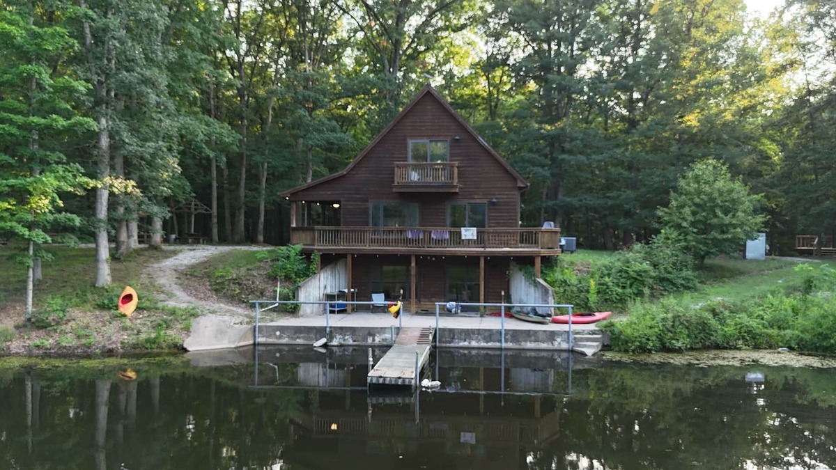Rosamond Cabin | Walk Me Out in the “Morning Dew”. Secluded A-Frame Cabin on Pond with 3 decks