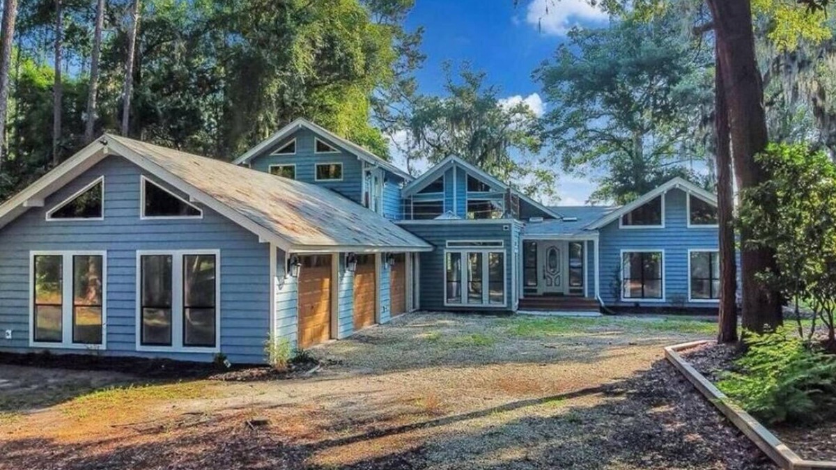 Valona House | Walk on Water at Sea Way