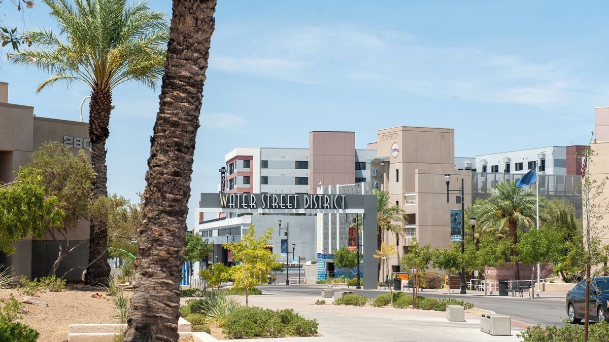 Townsite House | Walk On Water Street - Townhouse in historic downtown Henderson