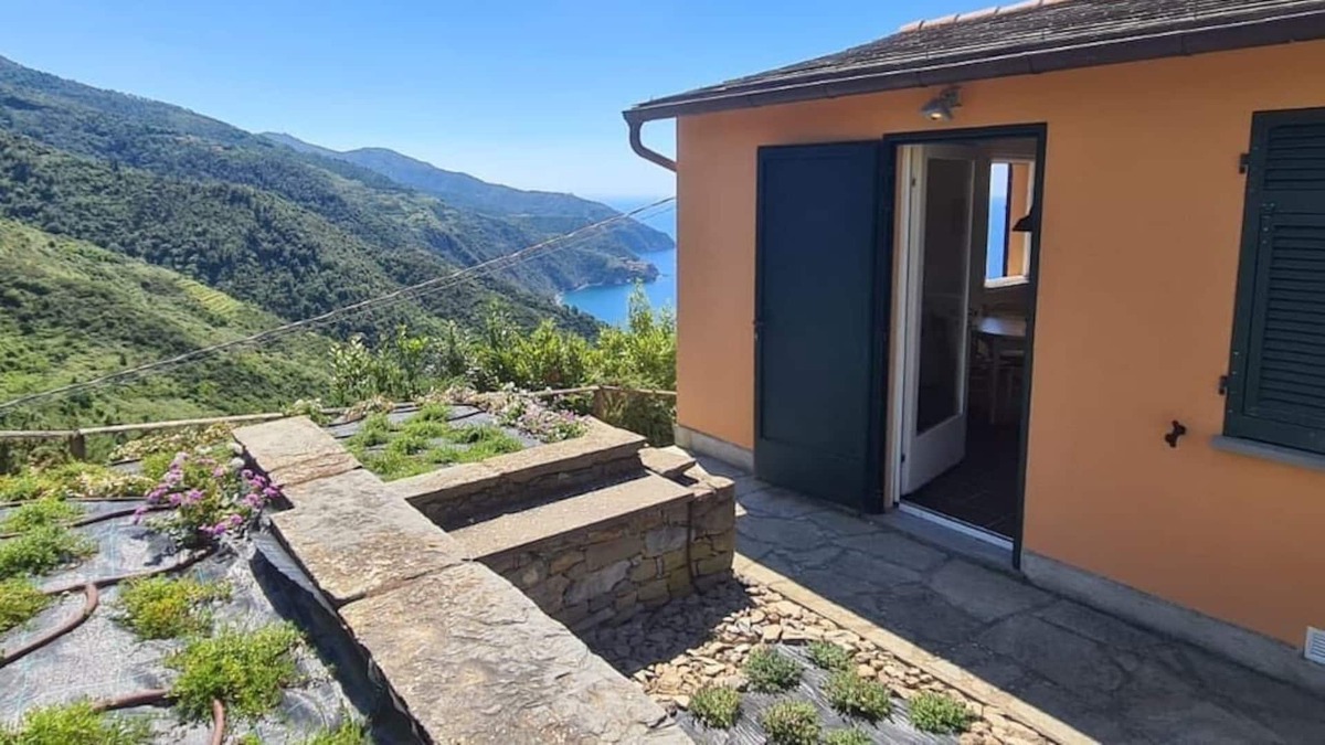 San Bernardino Apartment | ☆ Walk & Relax Retreat ☆ Family/Couple - HOMY 5 TERRE