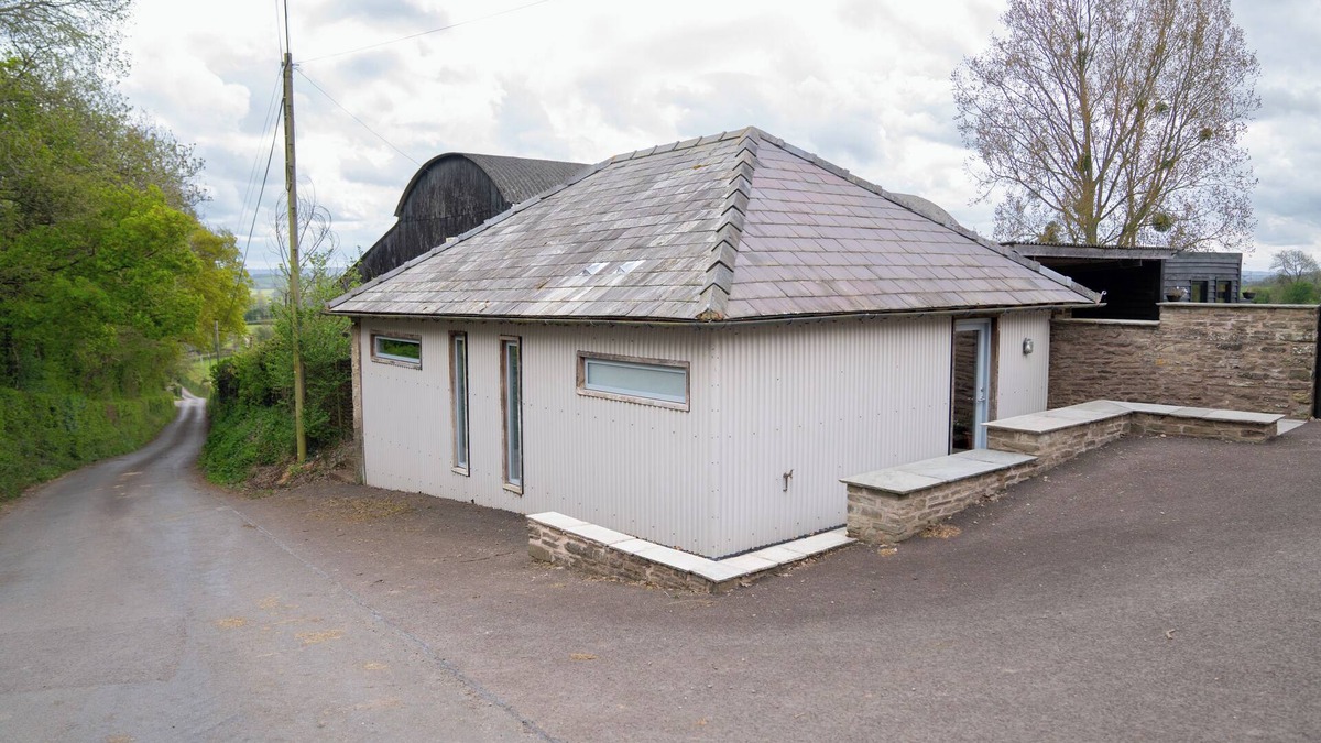 Abergavenny House | Walk & Ride Base – 20 minutes to The Wye Valley & Abergavenny