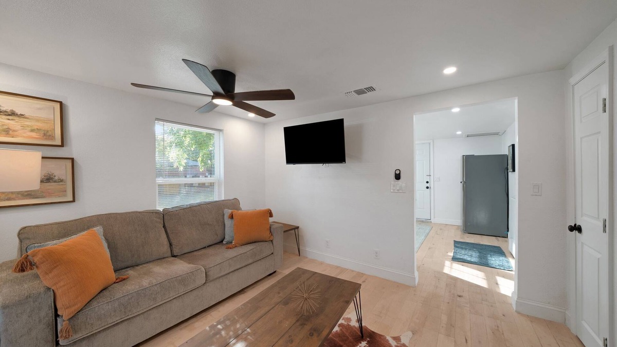 Denton House | Walk To A-Train, Mins To TWU & UNT 2BR In Denton
