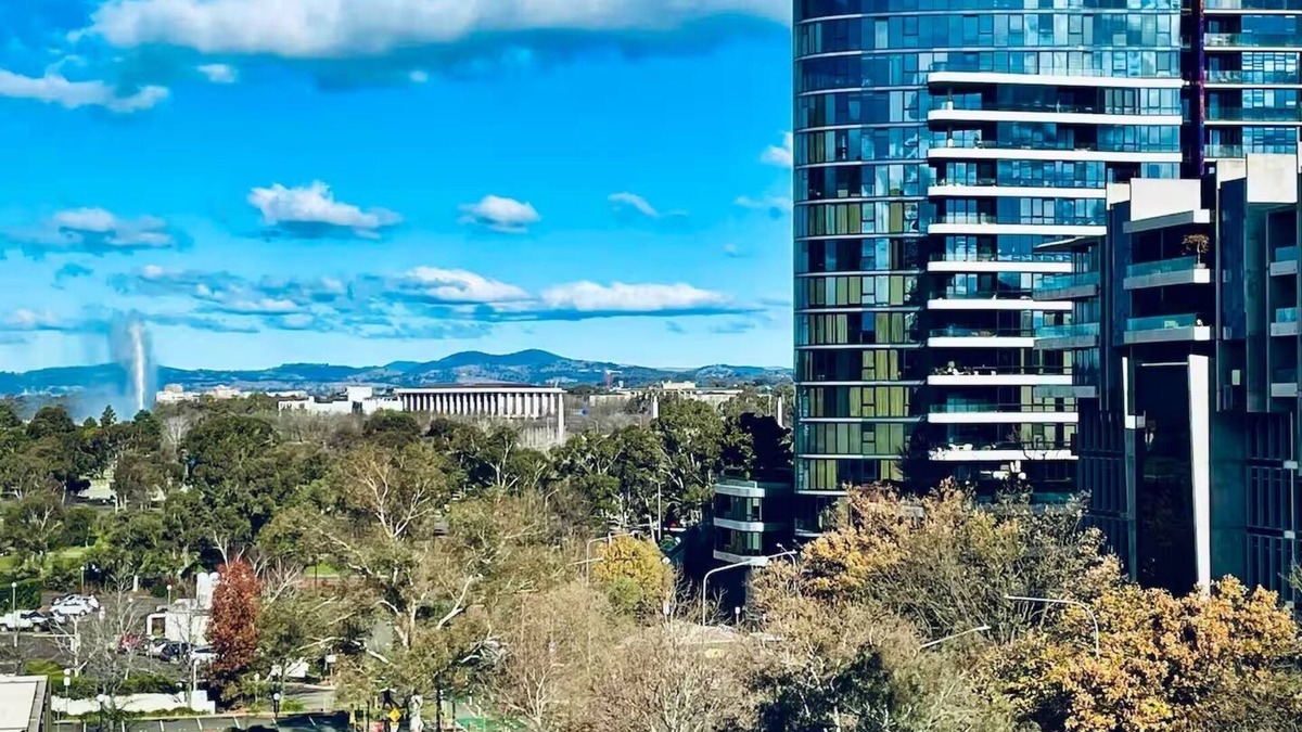 City West Apartment | Walk to ANU - Exclusive apartment with secure parking, gym, pool and sauna.