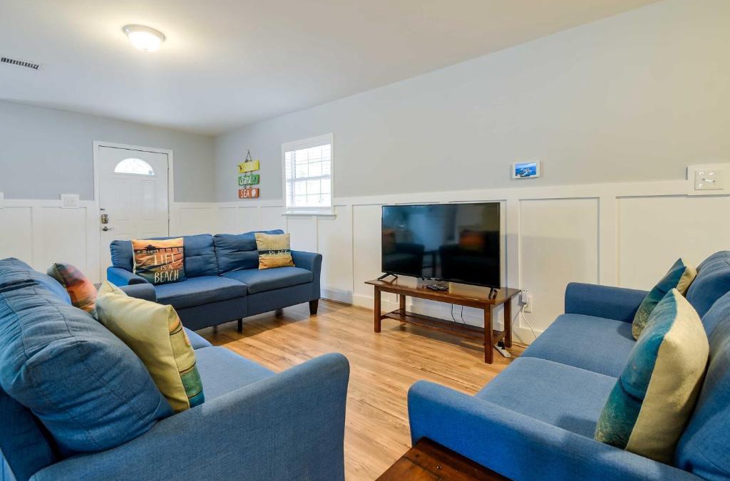 Atlantic Beach House | Walk to Atlantic Beach Family Gem with Fenced Yard