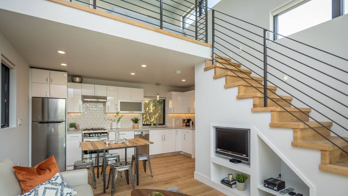 Millbrae House | Walk to BART or Caltrain! Modern 1BR