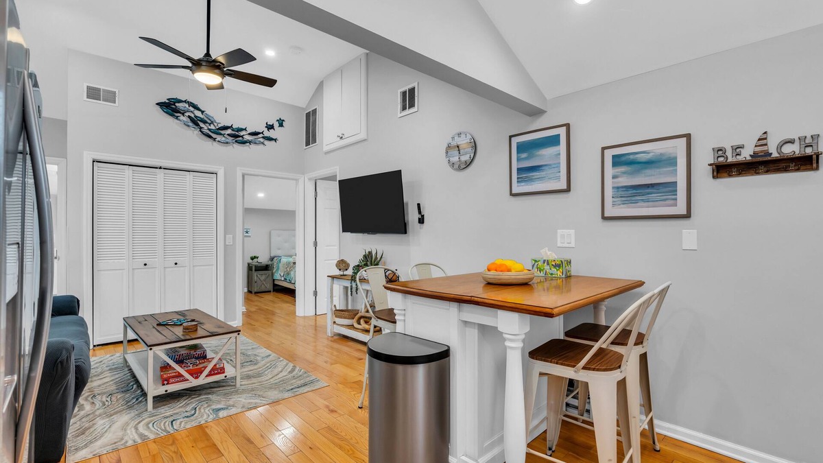 Seaside Heights Cottage | Walk to beach! 4 Beach Badges Included. BBQ + Fire Pit. Towels and Linens incl.