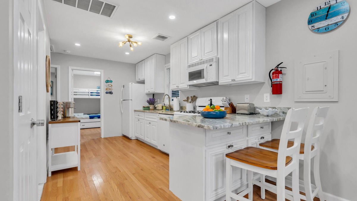 Seaside Heights Cottage | Walk to Beach! 4 Beach Badges Included. BBQ + Fire Pit. Towels + Linens Included