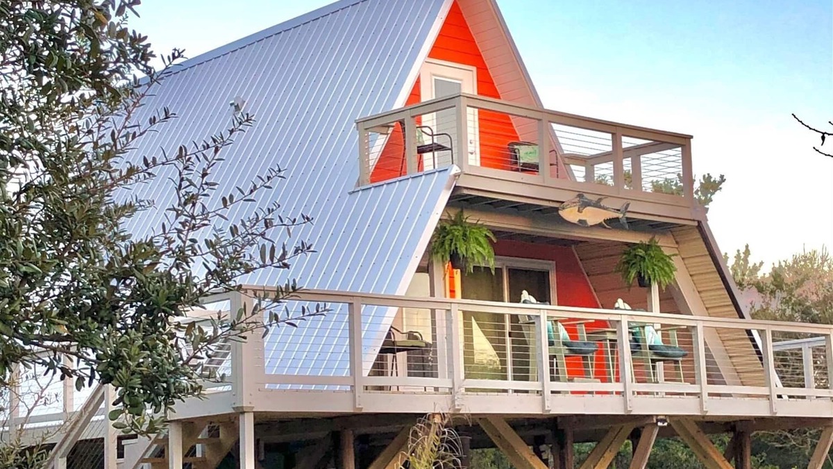 Inlet Beach House | Walk to Beach & Dining, Children 12+ OK, Dog OK, Vintage Vibe, Modern Amenities