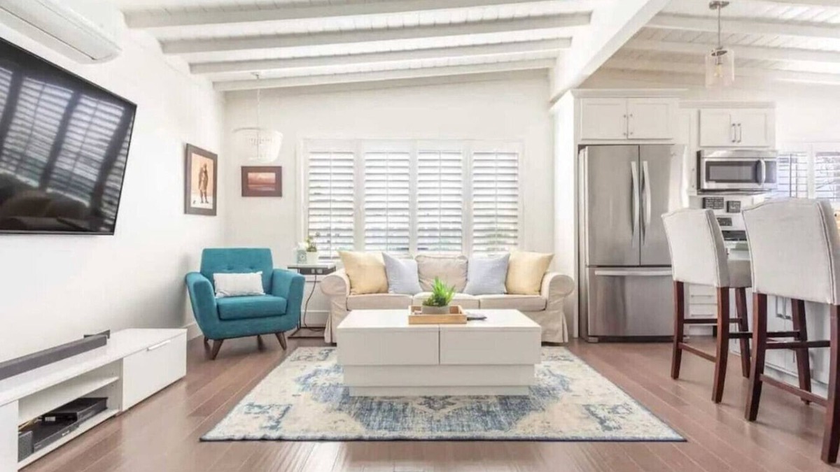 El Porto Apartment | Walk to beach from the newly renovated home