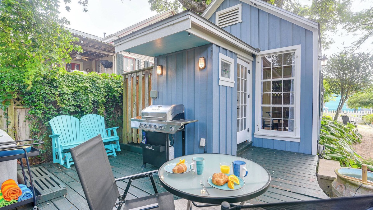 San Jacinto Cottage | Walk to Beach: Galveston Home w/Hot Tub