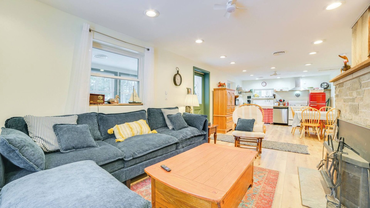 Cheboygan Cottage | Walk to Beach & Mullett Lake: Cottage w/Yard!