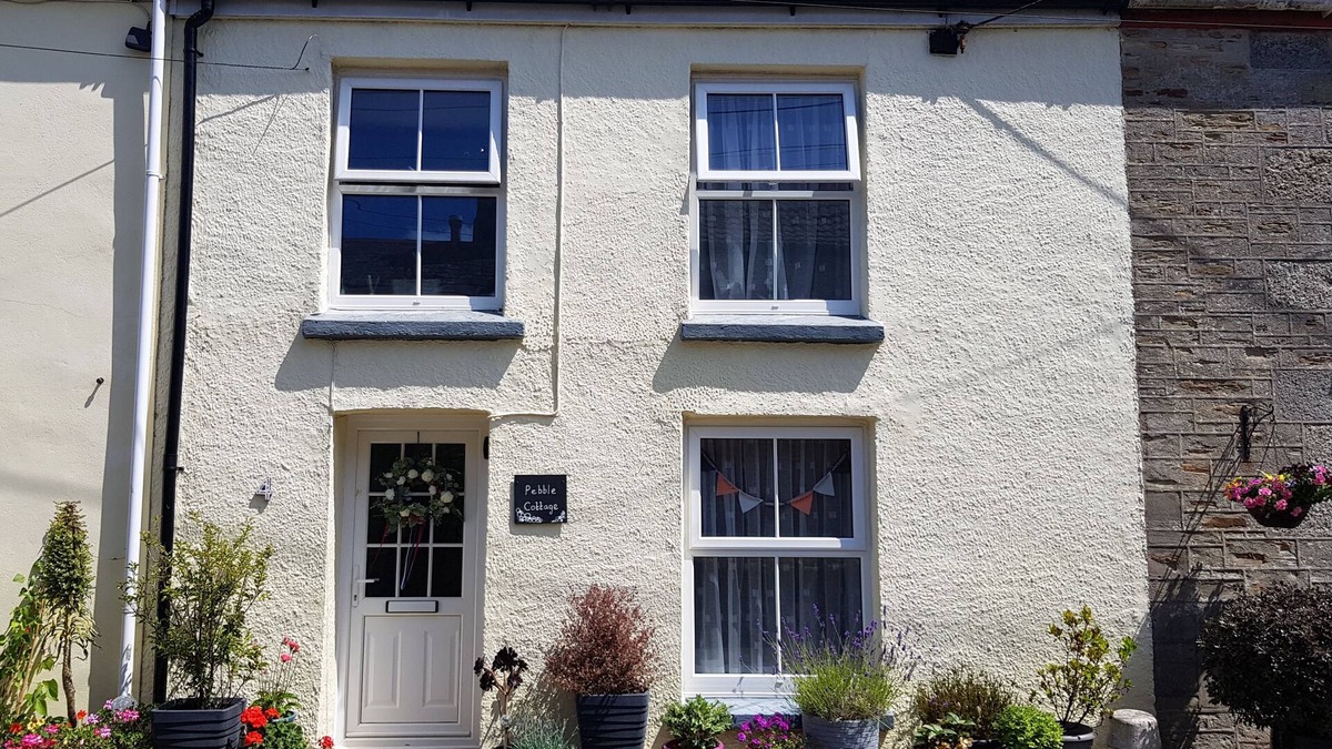 Tywardreath Cottage | Walk to beach, village location, near Fowey and Eden Project