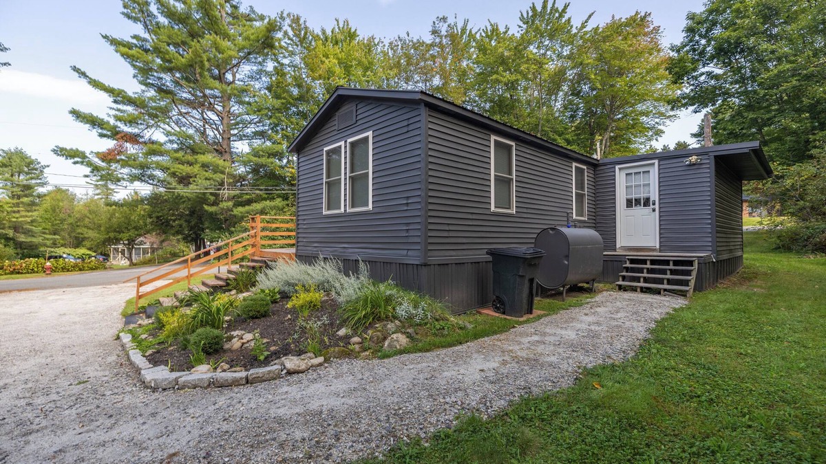 Bethel House | Walk to Bethel Village Activities, Events, Shops, Dining