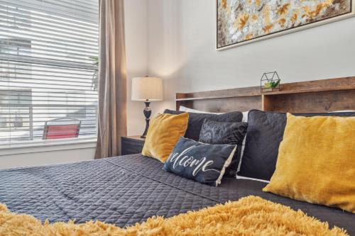 Cumberland Apartment | Walk to Braves, King bed, Mercedes Benz Stadium