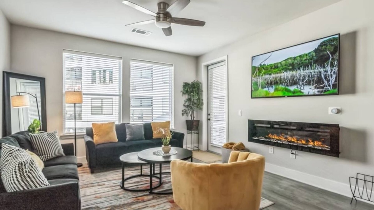 Cumberland Apartment | Walk to Braves, King bed, Mercedes Benz Stadium