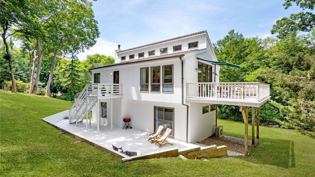 Mattituck Cottage | Walk to Breakwater Beach in Heart of Wine Country