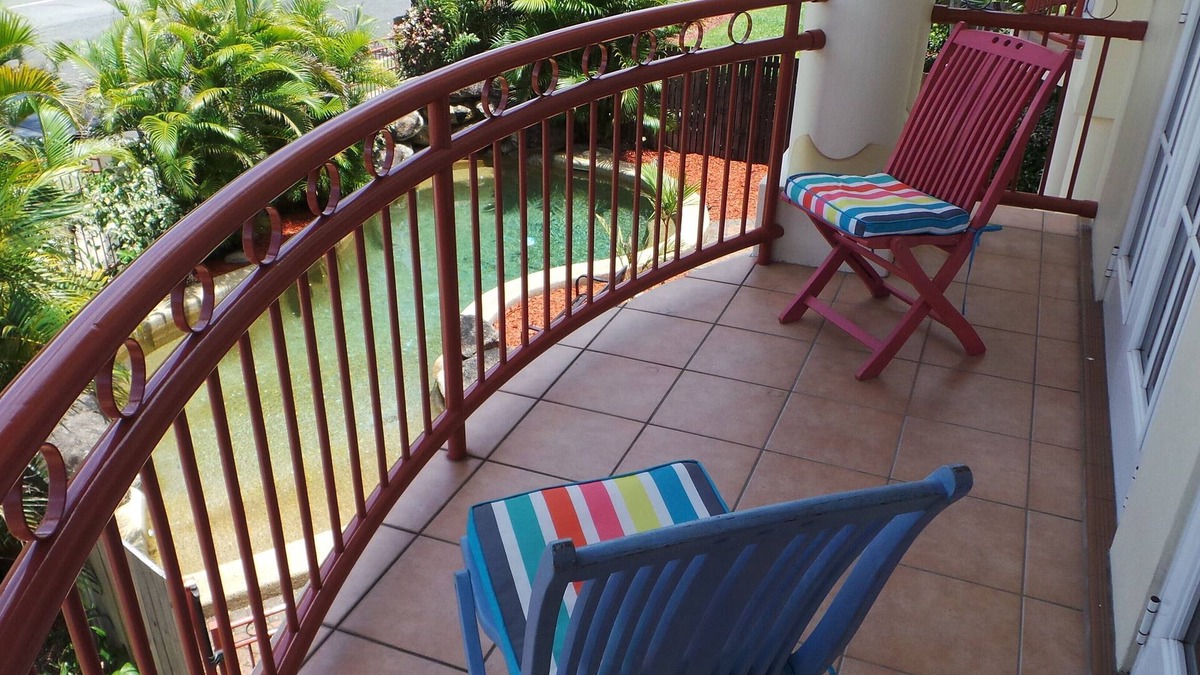 Cairns North Apartment | Walk to Cairns City! - Two Bed, Two Bath, Laundry, Pool