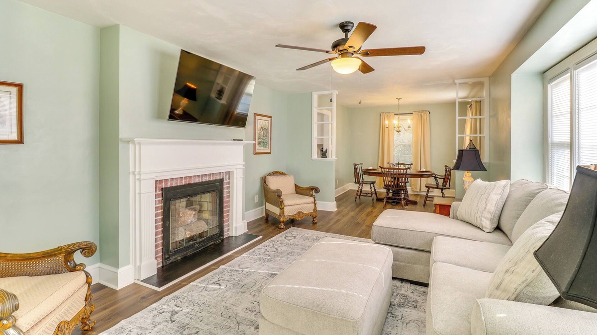 Murfreesboro House | Walk to Chowan University: Dog-Friendly Retreat