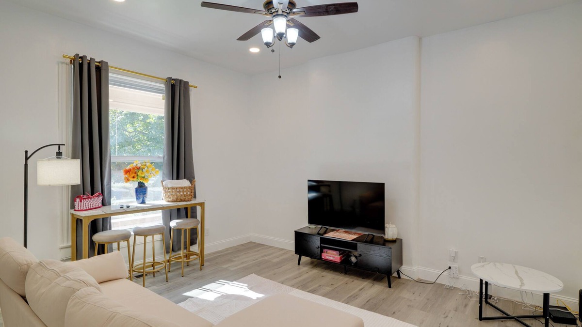 South Louisville House | Walk to Churchill Downs: Central Louisville Home!