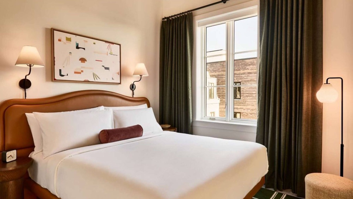 Yamacraw Village Apartment | Walk to City Market + Bike Rentals & Bar Onsite