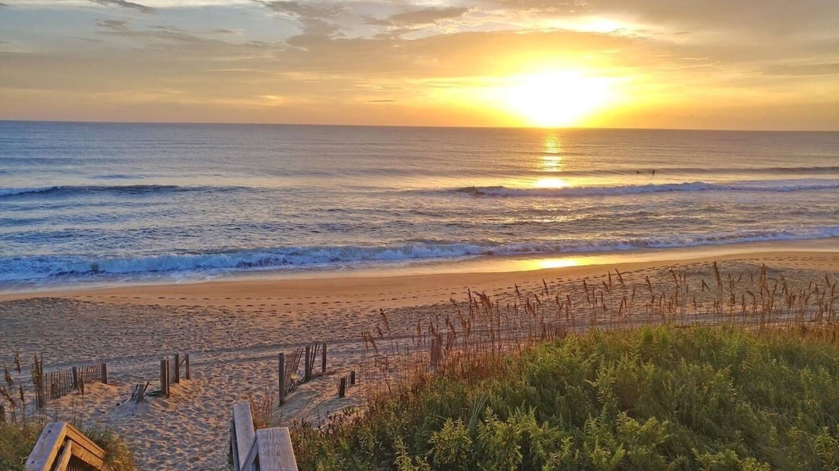 Colington Apartment | Walk To Coffee, Wine & Bay, OBX Beaches, The Tiny BoHo by The East Coast Host