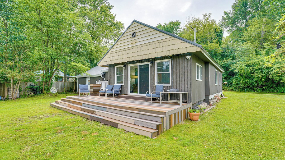 Allenton Cottage | Walk to Cranberry Lake: Quaint Family Cottage
