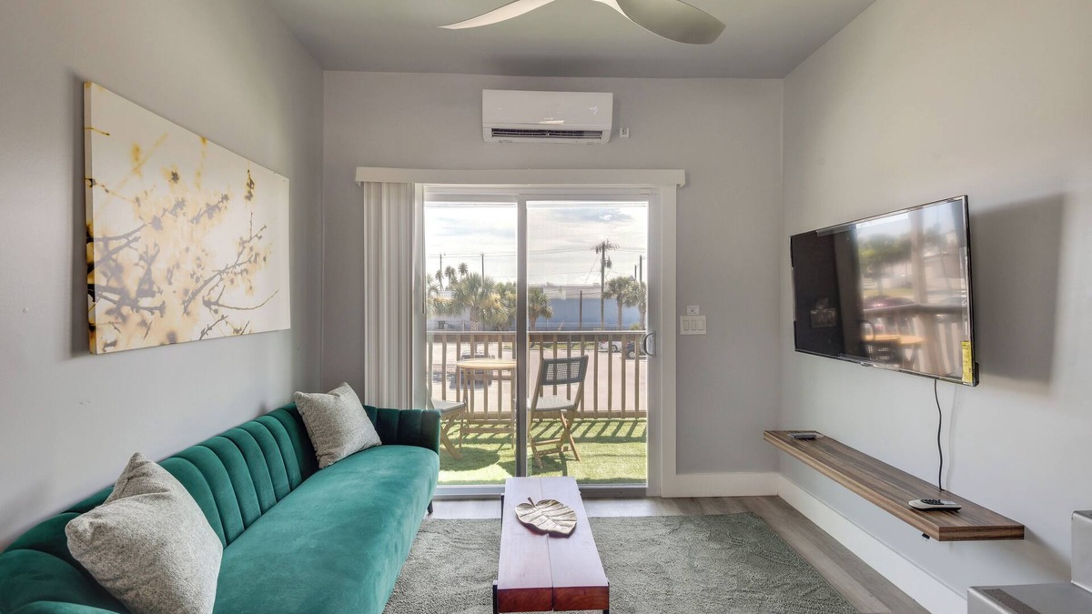 Rogers Seabreeze Apartment | Walk to Daytona Beach & Boardwalk: Apt w/Balcony