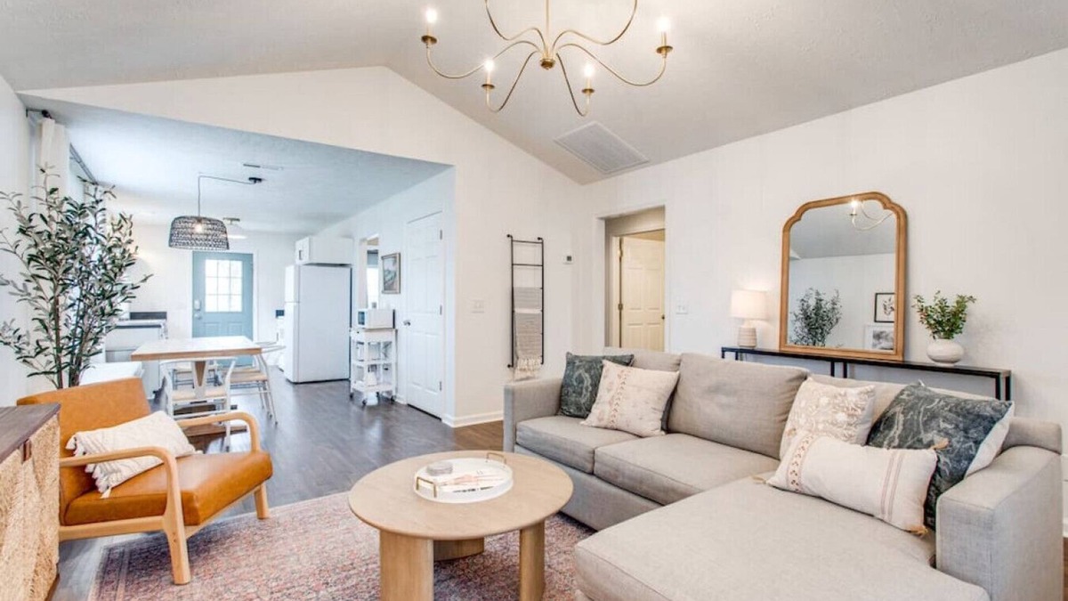 Spring Hill House | Walk to Dining & Coffee | Fire Pit | Pet Friendly