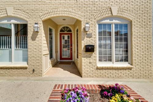 Lenoir Apartment | Walk to Downtown Cozy Lenoir Apartment!