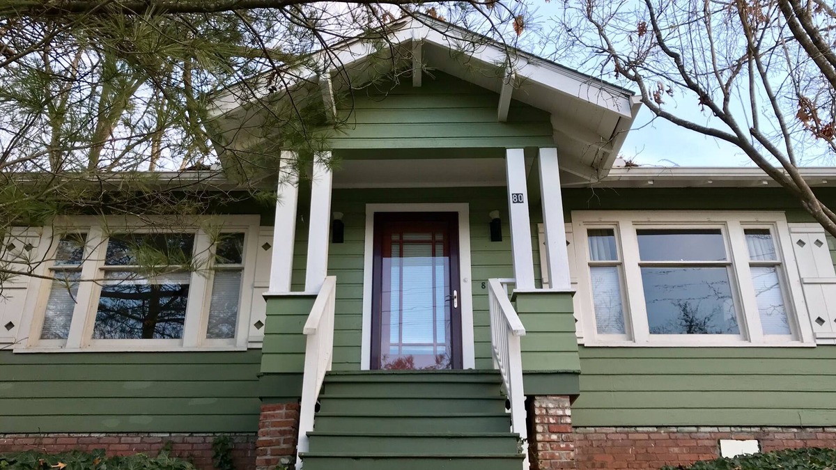 Historic Montford House | Walk to Downtown from Charming Cottage, in Historic Montford 30 Day Minimum Stay
