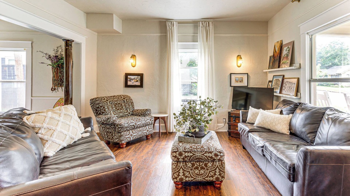 Guthrie House | Walk to Downtown: Historic Guthrie Home on Mansur
