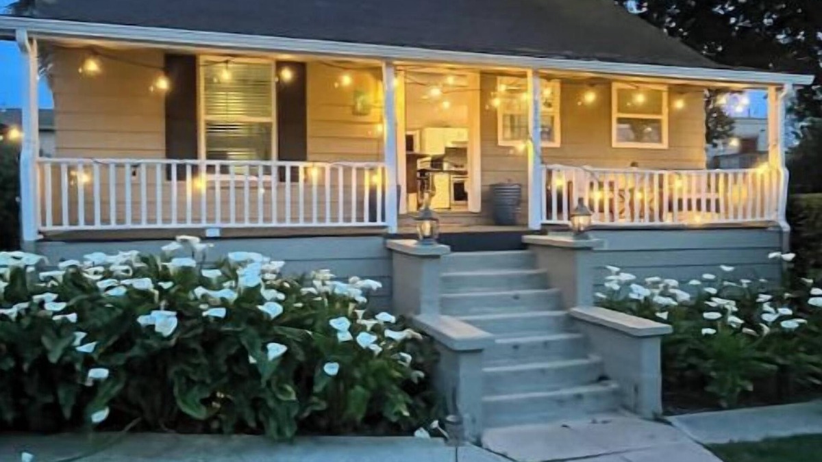 Pleasanton House | Walk to Downtown - Workspace + Pet Friendly