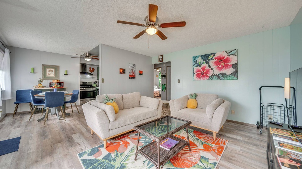 Hilo Condo | Walk to Dtwn Hilo: Island Escape w/Pool!