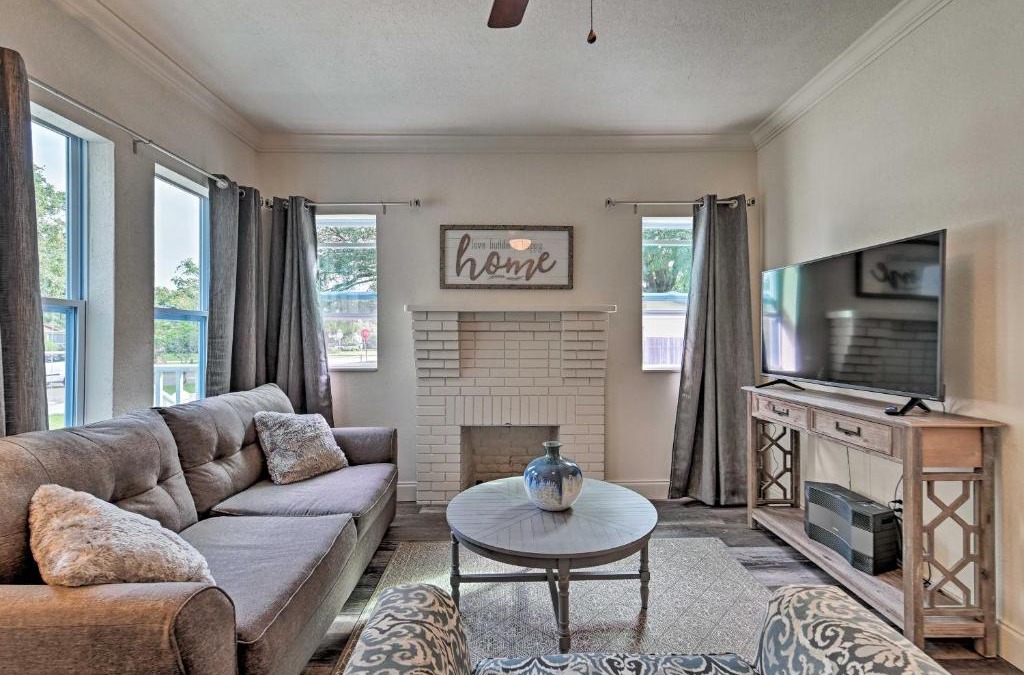 Winter Garden House | Walk to Dtwn Winter Garden Home with Patio