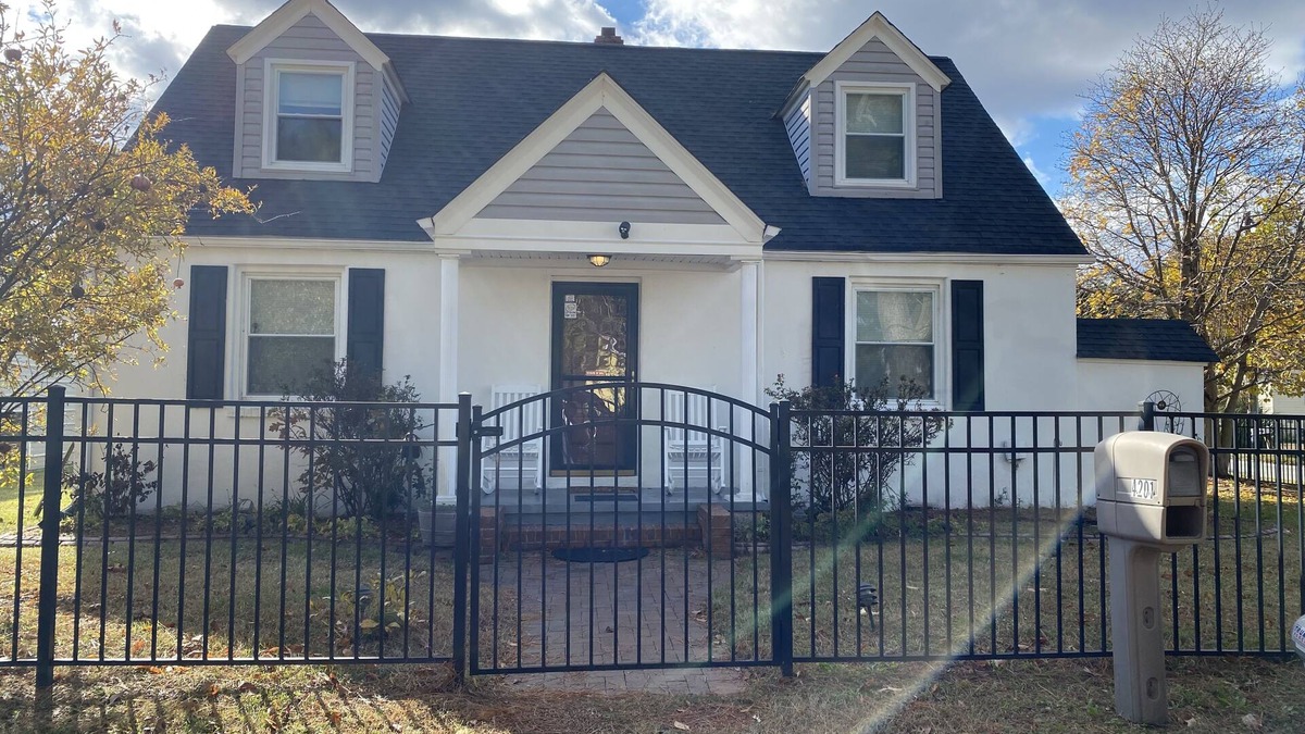 North Camellia Acres House | Walk to East Beach