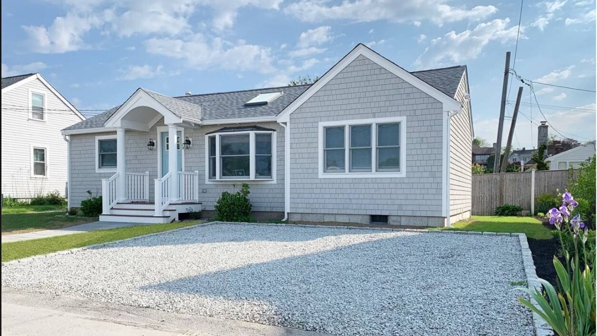 Easton's Point House | Walk to Easton's Beach - Newly renovated 2 bedroom and 2 bath cottage.